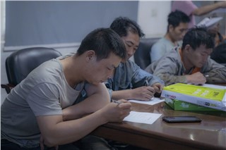 朝陽(yáng)集團(tuán)開展行車和有限作業(yè)空間安全操作培訓(xùn)、道路交通安全培訓(xùn)